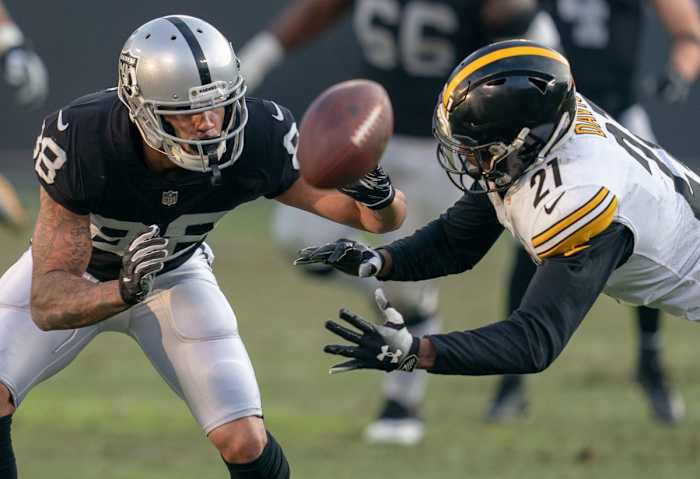 Steelers free safety Sean Davis (21) defends against Raiders wide receiver Marcell Ateman (88) during the third quarter at Oakland Coliseum.