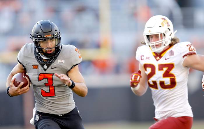 Sanders runs by Iowa State linebacker Mike Rose.