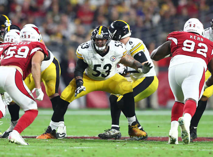 Steelers center Maurkice Pouncey (53) faces down Arizona Cardinals in a 2019 game at State Farm Stadium.