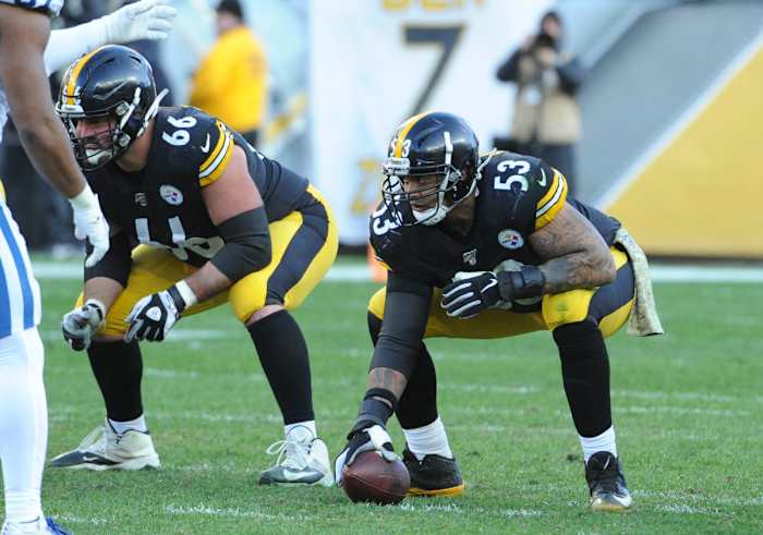 Steelers guard David DeCastro (66) and center Maurkice Pouncey (53) preparing for the snap. 