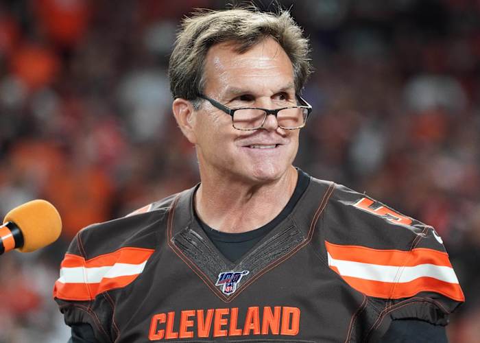 Former Browns linebacker Clay Matthews Jr. was inducted into the Browns Ring of Honor during the halftime show against the Rams in 2019.