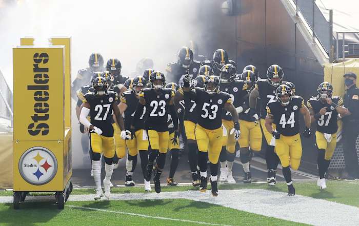 The Steelers take the field for a 2020 game against the Browns.