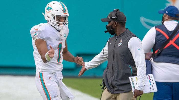 tua-tagovailoa-brian-flores-dolphins