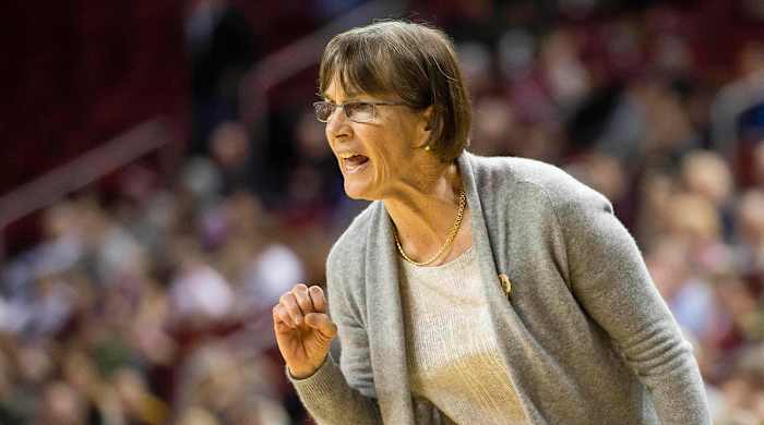 tara-vanderveer-passes-pat-summitt-wins-record