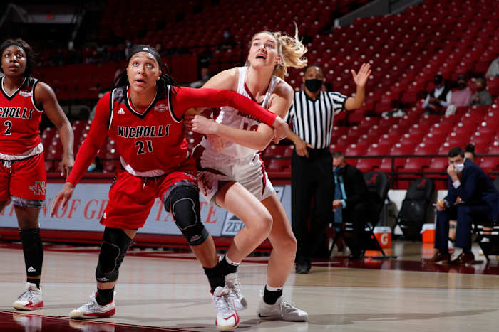 Alabama women's basketball Cruce