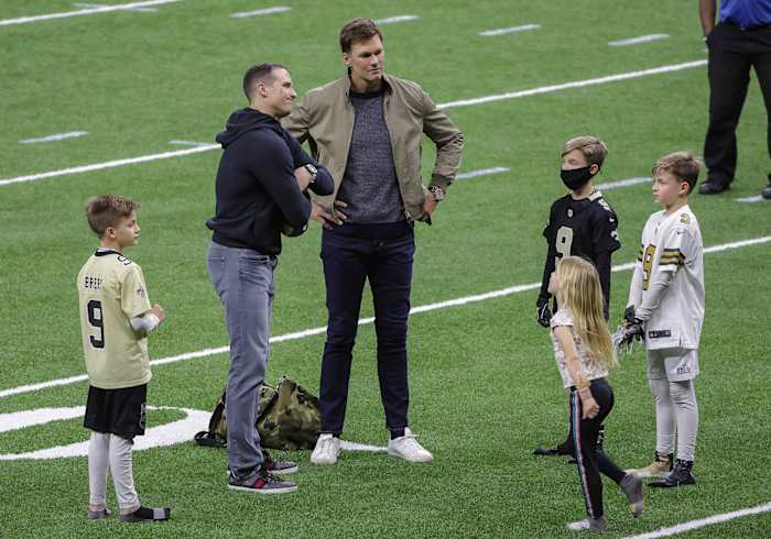 Tom Brady meets with Drew Brees and family after playoff game