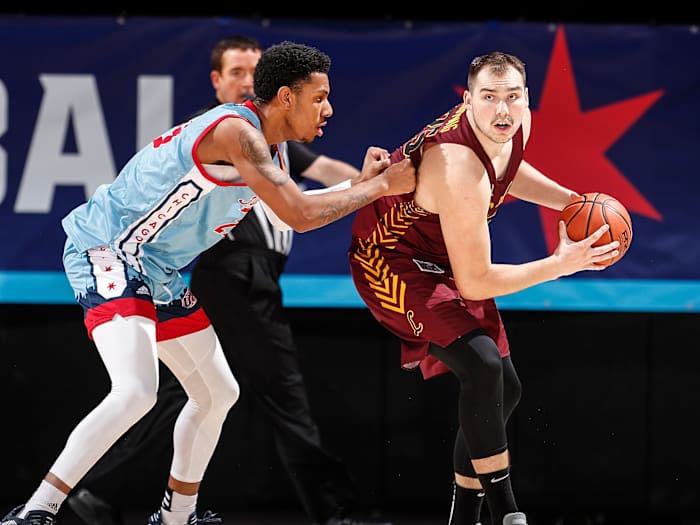 Loyola Chicago center Cameron Krutwig