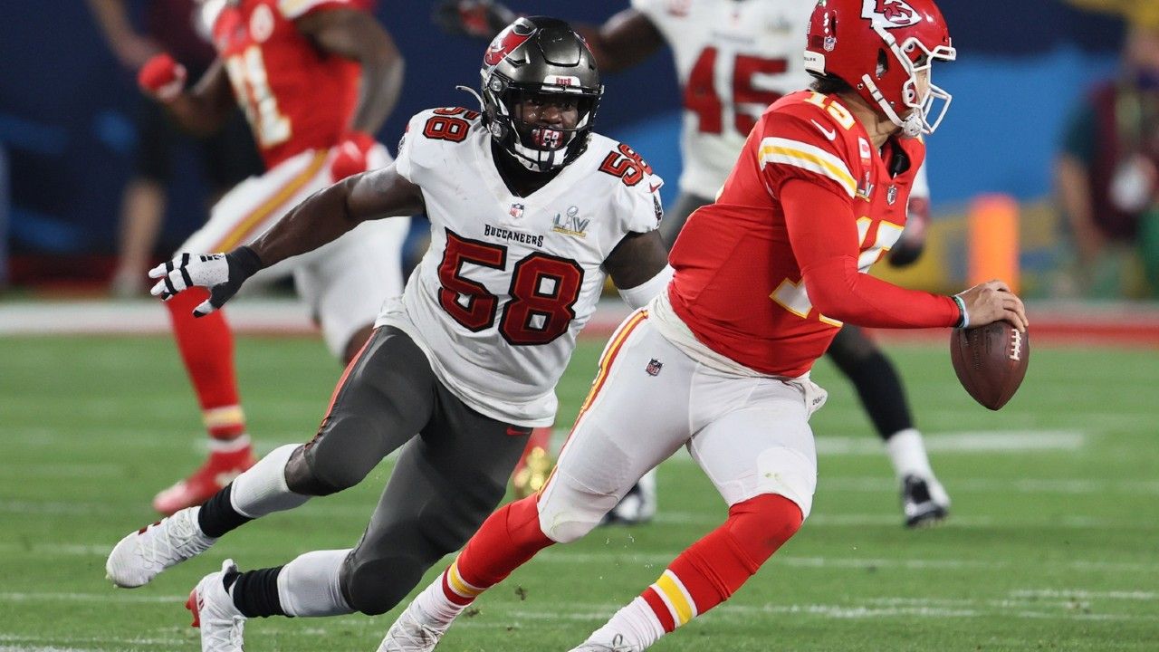BarrKansas City Chiefs quarterback Patrick Mahomes (15) is chased by Tampa Bay Buccaneers outside linebacker Shaquil Barrett (58) in the second half during Super Bowl LV at Raymond James Stadium. Mandatory Credit: Matthew Emmons-USA TODAY Sportsett