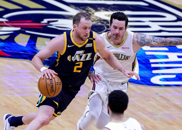 Joe Ingles (2) drives past JJ Redick (4)
