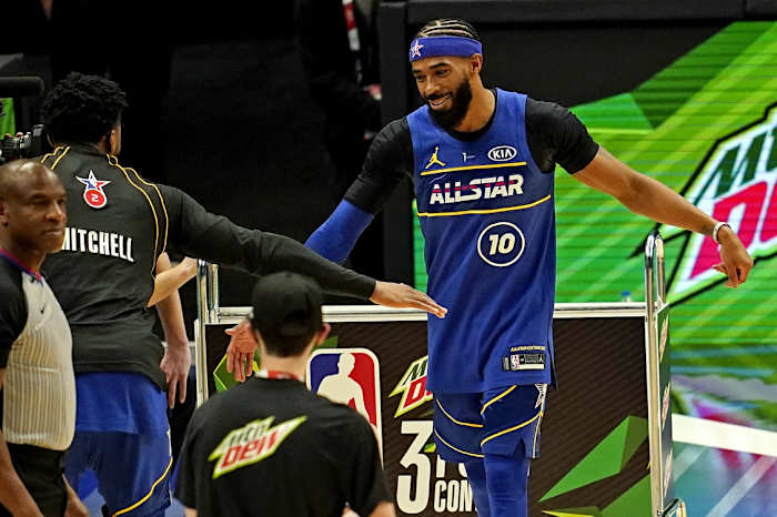Mike Conley (45) high fives teammate Donovan Mitchell during the 3-Point Contest