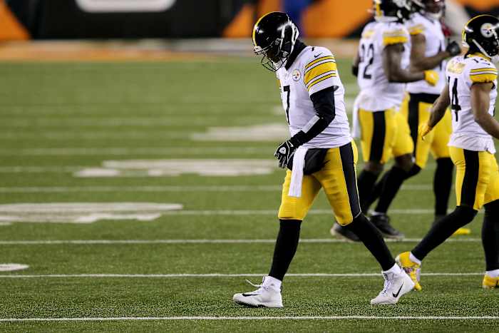 Pittsburgh Steelers quarterback Ben Roethlisberger (7) takes the field for a possession in the fourth quarter during an NFL Week 15 football game against the Cincinnati Bengals, Monday, Dec. 21, 2020, at Paul Brown Stadium in Cincinnati. The Cincinnati Bengals won, 27–17.