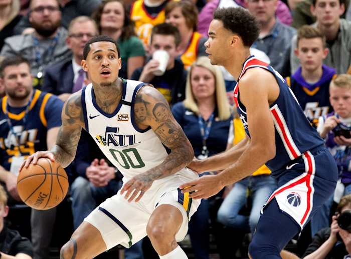 Jordan Clarkson (00) looks for an outlet pass against the Washington Wizards