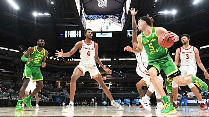 USC defends vs. Oregon