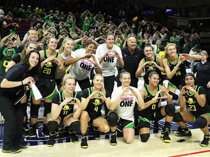 Oregon women's basketball Ducks UConn win