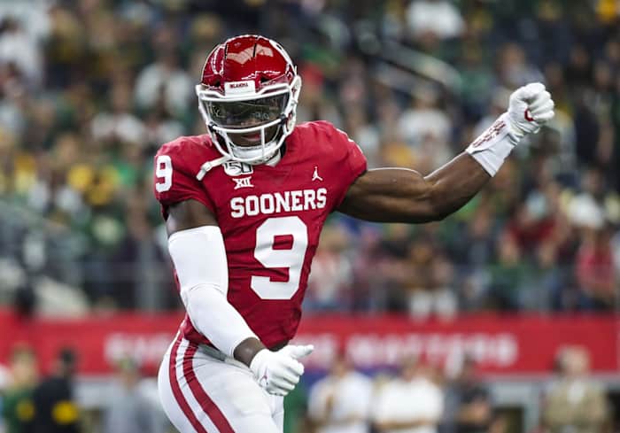 Dec 7, 2019; Arlington, TX, USA; Oklahoma Sooners linebacker Kenneth Murray (9) reacts during the first quarter against the Baylor Bears in the 2019 Big 12 Championship Game at AT&T Stadium.