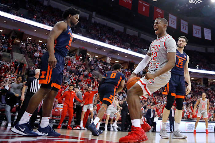 Ohio State Buckeyes forward E.J. Liddell (32)celebrates after his dunk during the second half against the Illinois Fighting Illini at Value City Arena.