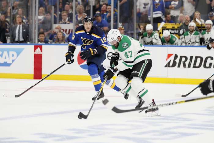 The Stars' Alexander Radulov experienced coronavirus-like symptoms, but tested negative.