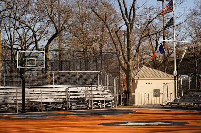 Rucker Park, in Harlem: no rims.