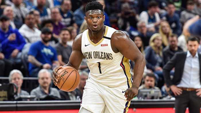 Zion Williamson controls the ball against the Minnesota Timberwolves