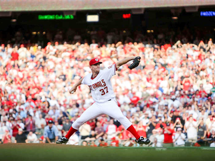 Stephen Strasburg throws a pitch.