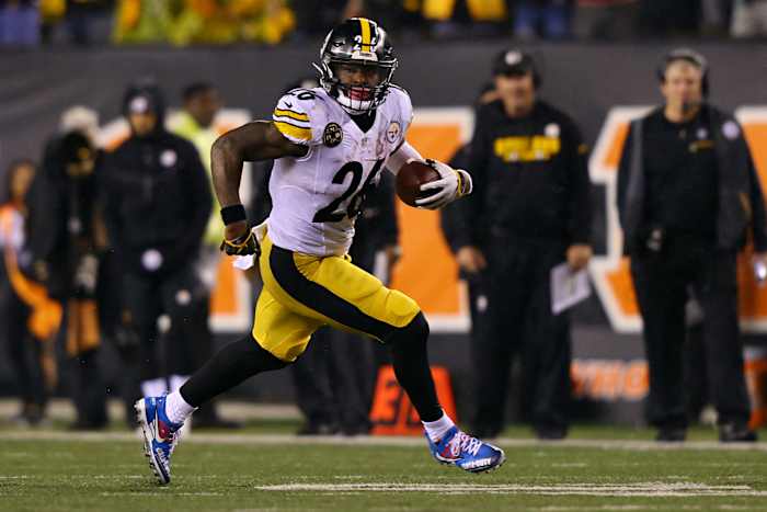 Le'Veon Bell was one of the best Steelers running backs of all time. 