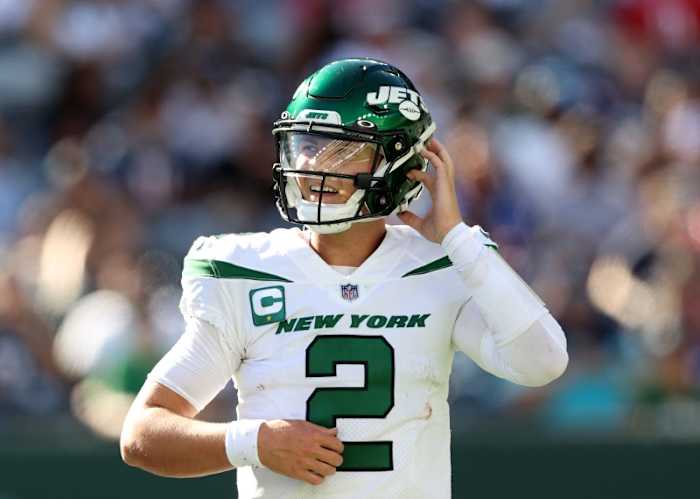 Jets QB Zach Wilson takes helmet off