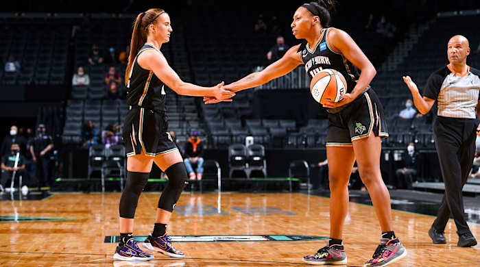 Sabrina Ionescu low-fiving Betnijah Laney