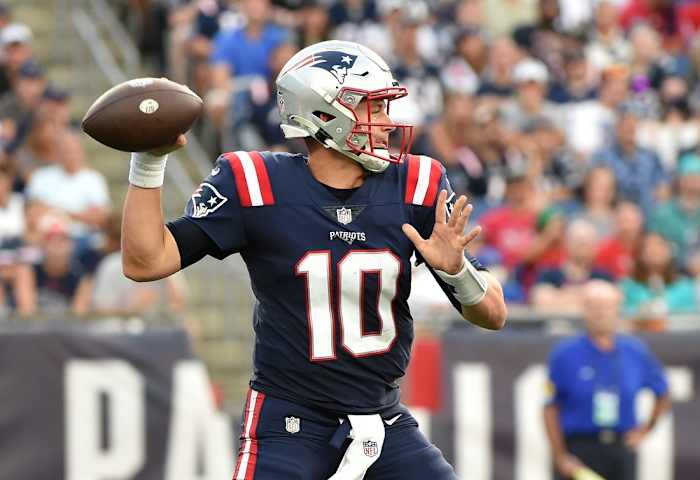 New England Patriots quarterback Mac Jones (10) throws a pass against the Miami Dolphins. Mandatory Credit: Bob DeChiara-USA TODAY