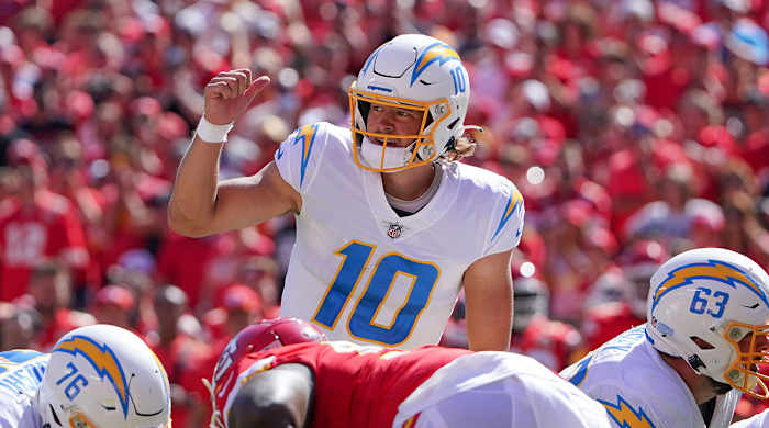 justin-herbert-chargers-chiefs-arrowhead