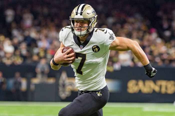 New Orleans Saints specialist Taysom Hill (7) runs the ball and scores against the Washington Redskins. Mandatory Credit: Scott Clause/The Advertiser via USA TODAY NETWORK