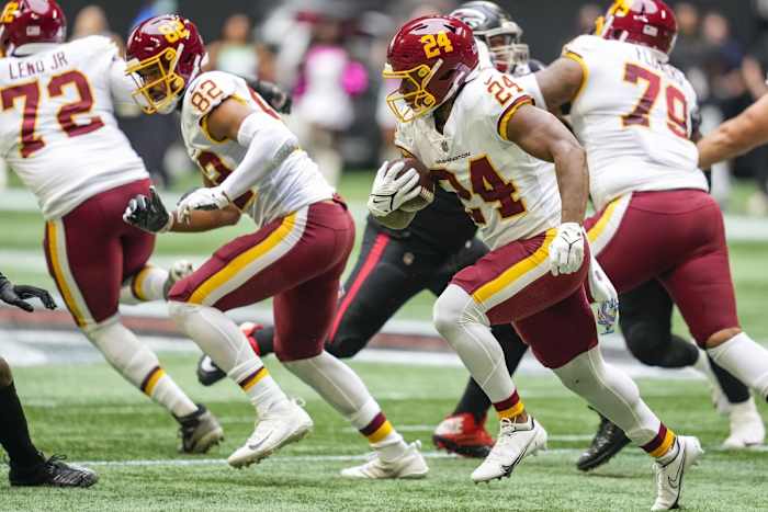 Washington Football Team Antonio Gibson (24) runs the ball against the Atlanta Falcons. Mandatory Credit: Dale Zanine-USA TODAY Sports