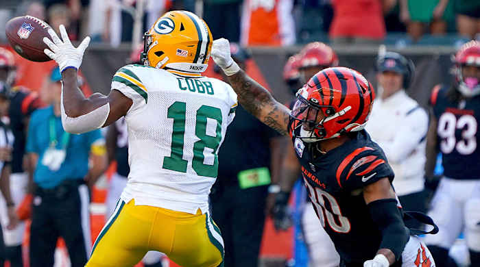 Randall Cobb makes catch vs. Bengals.