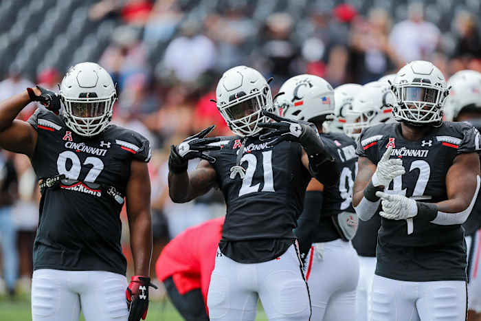 Curtis Brooks (#92), Myjai Sanders (#21), and Malik Vann (#42)