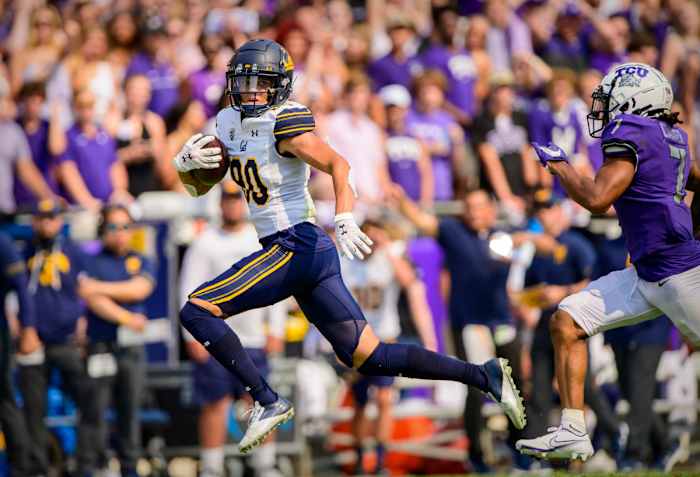 California Golden Bears wide receiver Trevon Clark (80) catches a pass for a first down against the TCU Horned Frogs.