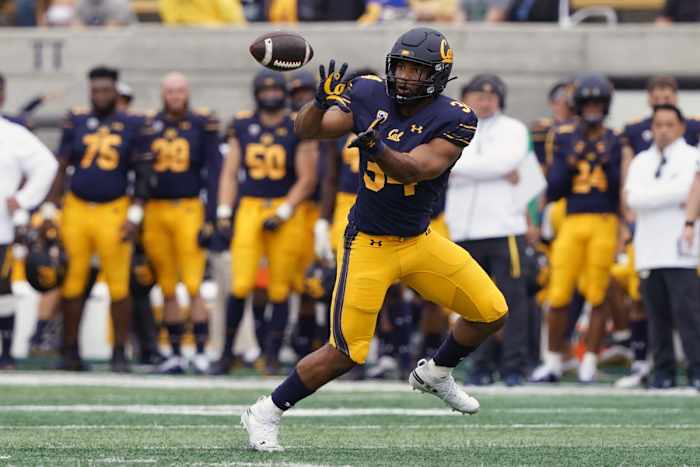 California Golden Bears running back Christopher Brooks (34) catches a pass during the first quarter against the Sacramento State Hornets.