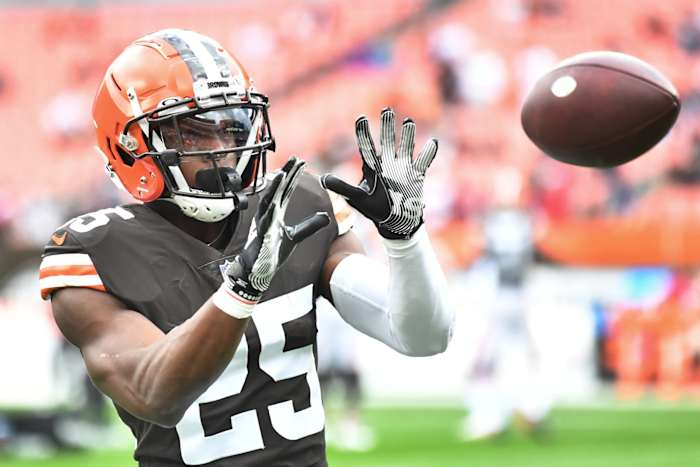 Oct 17, 2021; Cleveland, Ohio, USA; Cleveland Browns running back Demetric Felton (25) warms up before the game between the Browns and the Arizona Cardinals at FirstEnergy Stadium. Mandatory Credit: Ken Blaze-USA TODAY Sports