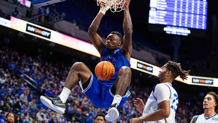 Kentucky forward Oscar Tshiebwe dunks during the Blue-White game