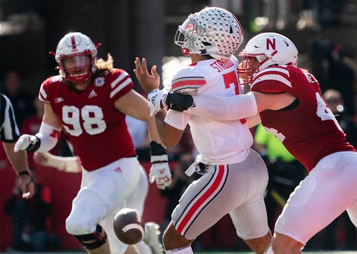 Garrett Nelson forced fumble vs C.J. Stroud 2021 Ohio State third quarter USATSI_17106955
