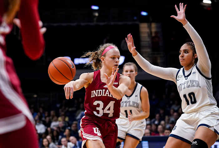 Grace Berger passes to a teammate at Indiana's season opener on the road versus Butler.