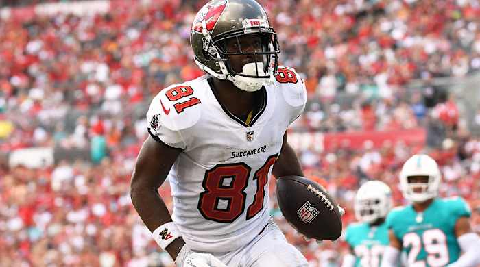 antonio-brown-accused-fake-vaccine-card-punishment