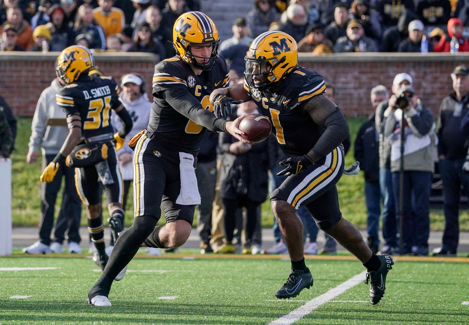 Connor Bazelak and Tyler Badie are a good one-two punch for Missouri