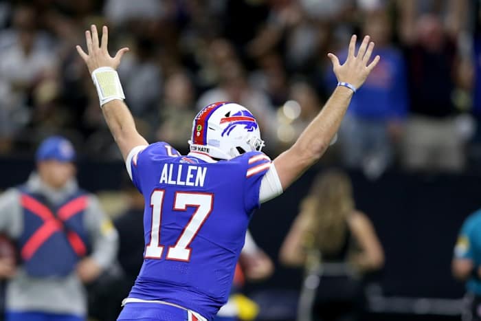 Buffalo Bills quarterback Josh Allen (17)