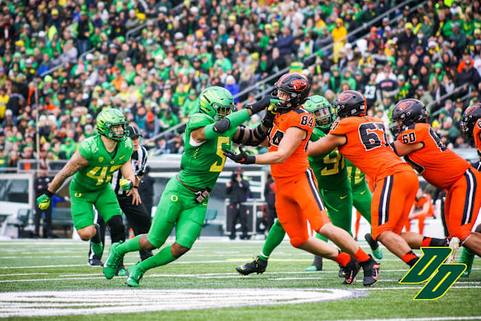 Kayvon Thibodeaux rushes the passer against Oregon State tight end Teagan Quitoriano.