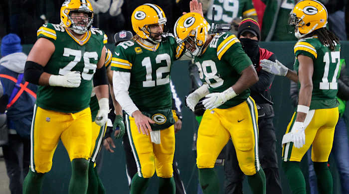 aaron-rodgers-aj-dillon-green-bay-packers