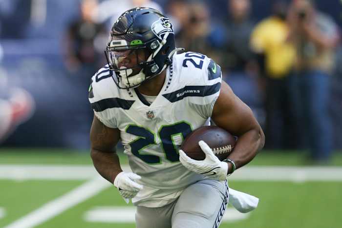 Recapping the NFL games over the weekend for dynasty fantasy football teams. What all happened and how can you push for the fantasy football playoffs?