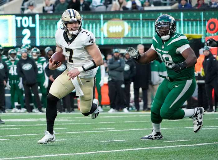 New Orleans Saints quarterback Taysom Hill (7)