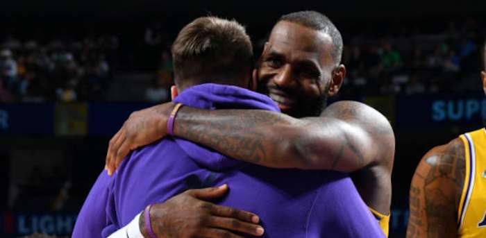 F56E25CC-9D50-4837-BCE1-C4B1B8BE6316