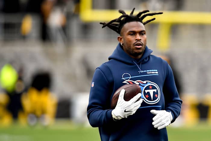 Tennessee Titans wide receiver Julio Jones (2) warms up before taking on the Steelers at Heinz Field Sunday, Dec. 19, 2021 in Pittsburgh, Pa.