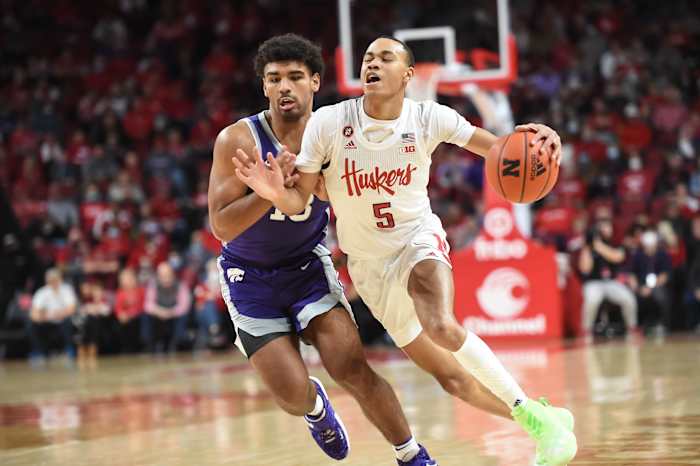 Bryce McGowens and Mark Smith MBB 2021.12.19 Kansas State 1stH USATSI_17387091