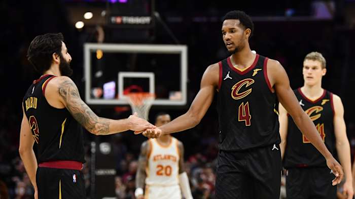 evan-mobley-ricky-rubio